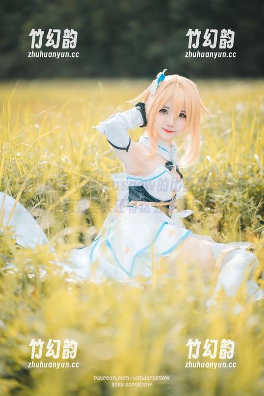Sally Dorasnow 翻到Sally Dorasnow的比基尼照片合集,没想到里头还有这么多夏日气息!